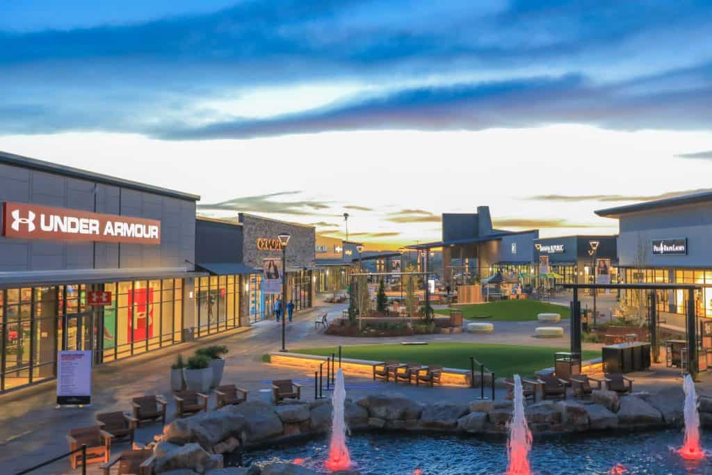 SIMON OPENS DENVER PREMIUM OUTLETS